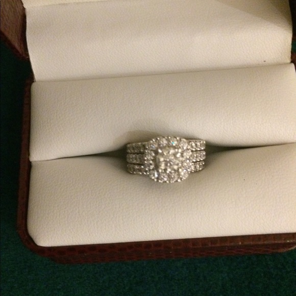 Diamond Ring - Picture 3 of 6